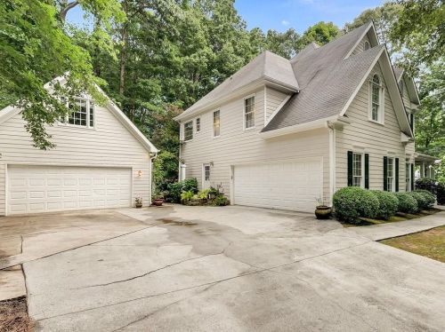 318 Windsor Falls Dr, Holly Springs, GA 30114-6831