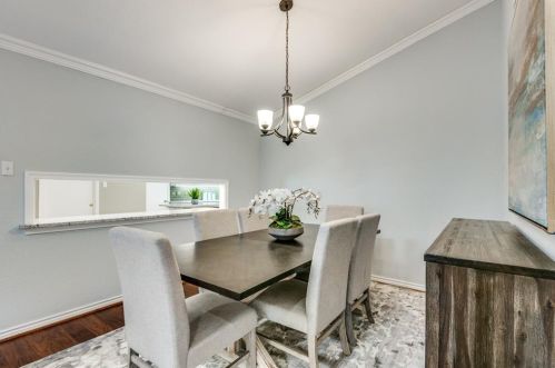 2711 Lakeview Ln, Carrollton TX exterior