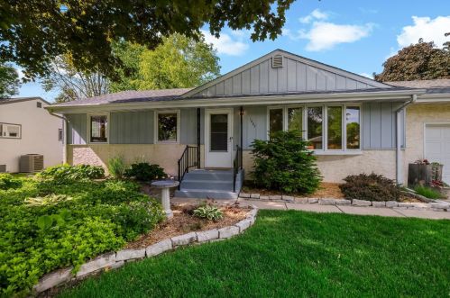 1007 Edgewater Ave, Saint Paul MN  55126-8119 exterior