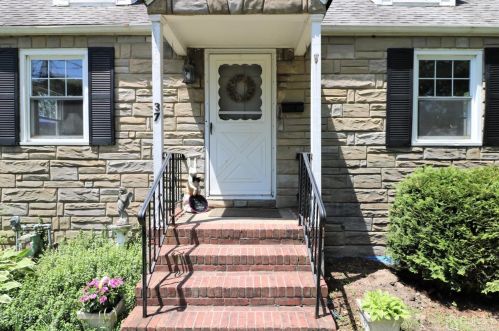 37 Michael Dr, Metuchen, NJ 08840-2246