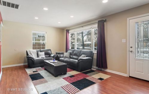 3704 Meadow Dr, Rolling Meadows, IL 60008-2810