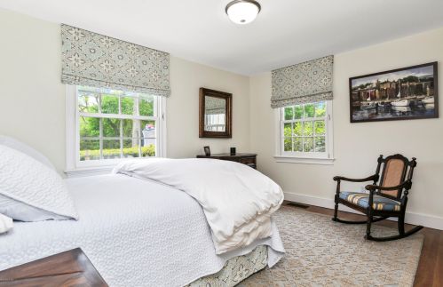 672 Lake Ave, Greenwich CT  06830-3854 exterior