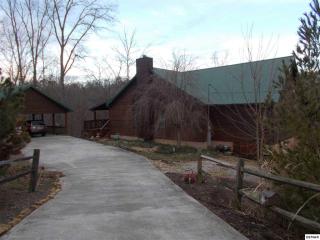 568 Turtle Dove Trl, Dandridge, TN 37725-5455