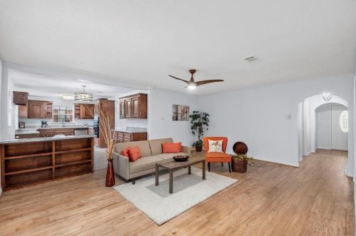 1833 Capri Ln, Taylor Lake Village TX  77586-2928 exterior