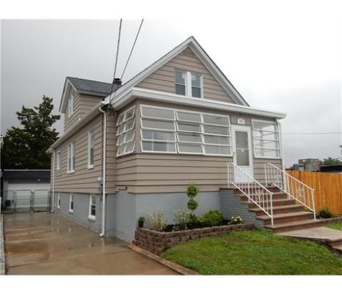 14 Voorhees St, Perth Amboy, NJ 08863-2221