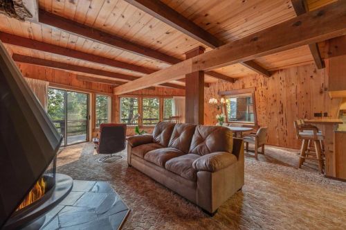 11024 Zermatt Dr, Truckee, CA 96161-6549