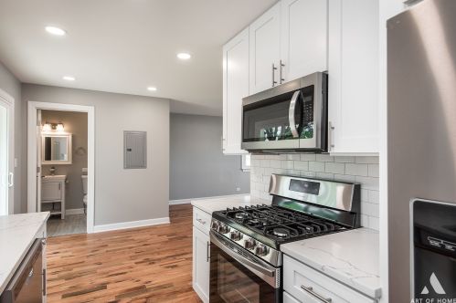 5801 Holmes Ave, Willowbrook IL  60514-1723 exterior