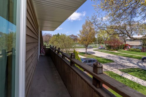 8316 Elmore St, Niles IL 60714-1943 exterior