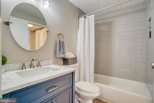 8359 Bark Tree Ct, Springfield VA  22153-3832 exterior