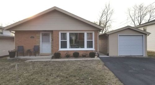 820 Warner Ave, Lemont IL  60439-3826 exterior
