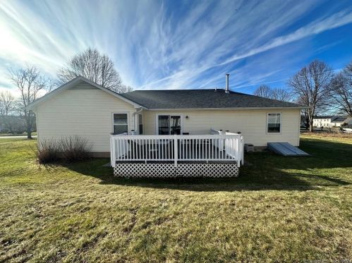 84 Mccormick Ln, Middletown CT  06457-2076 exterior