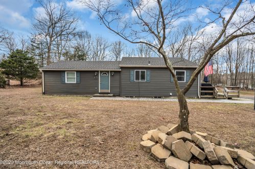 18 Francis Mills Rd, East Freehold NJ  07728-7944 exterior