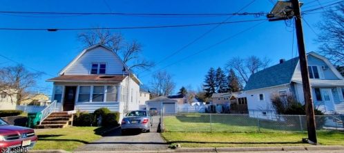 7 Vale St, Edison, NJ 08817-3402