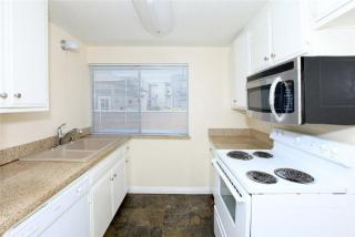 19822 Brookhurst St, Huntington Beach CA  92646-4212 exterior