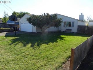 576 36th St, Springfield OR  97478-5714 exterior