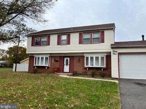 33 Edgemont Ln, Willingboro, NJ 08046-2228