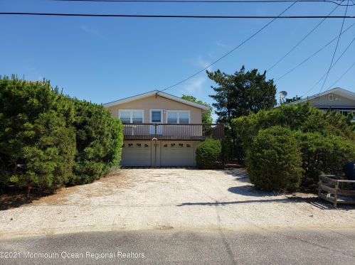 7 16th St, Barnegat Light, NJ 08006-1545
