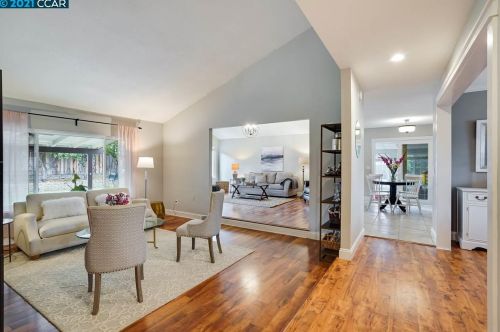 5210 Jomar Dr, Concord CA  94521-2343 exterior