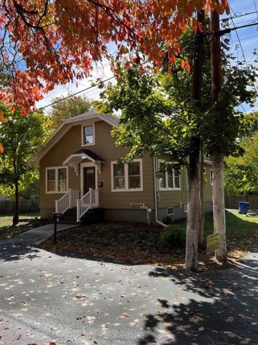 67 Maywood Ave, Warwick, RI 02889-2535