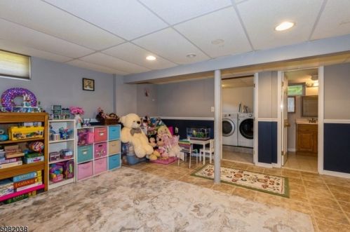 31 Peace Rd, Dover NJ  07869-1021 exterior