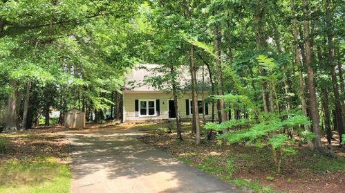 1318 Hickory Cir, Auburn, GA 30011-2905