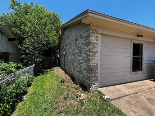 5909 Bowling Dr, Fort Worth TX  76148-3503 exterior