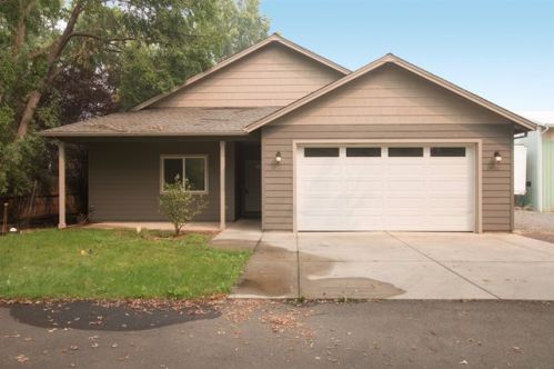 1924 Stewart Ave, Medford, OR 97501-3824