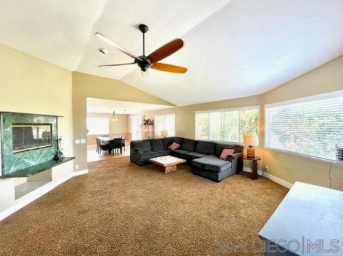 2167 Riviera Dr, Vista, CA 92084-2624