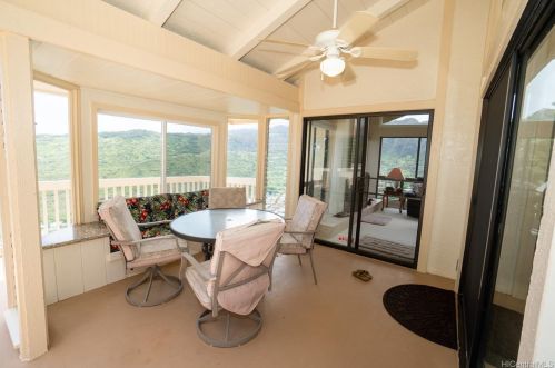 1072 Kaumoku St, Honolulu HI  96825-1306 exterior