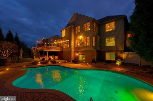 2766 Meadow Cross Way, York, PA 17402-8537