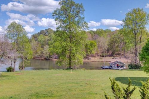 1126 Shoreline Dr, Jefferson GA  30549-2142 exterior