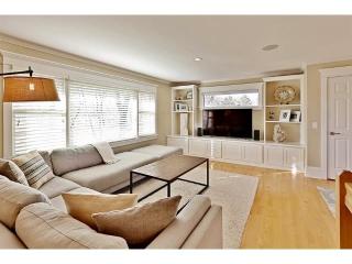 3251 Honeywood Ln, Hopkins, MN 55305-4736
