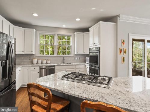 5482 Lick River Ln, Gainesville, VA 20155-1385