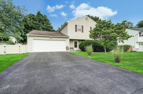 2 Oxford Rd, Wharton, NJ 07885-1622