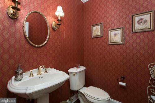 19 Derwent Dr, Princeton NJ  08540-7551 exterior