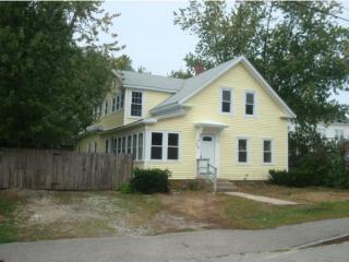 18 Green St, Rochester, NH 03868-5826