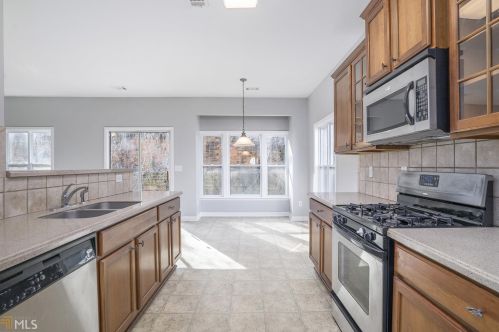 945 Liberty Ives Dr, Auburn, GA 30011-2290