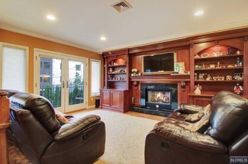 176 Undercliff Ave, Edgewater NJ  07020-1125 exterior