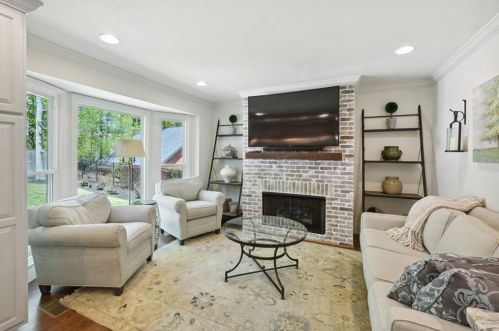 6930 Hunters Knl, Atlanta GA  30328-1763 exterior