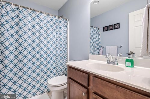 319 Devon Dr, Lancaster PA  17603-4609 exterior