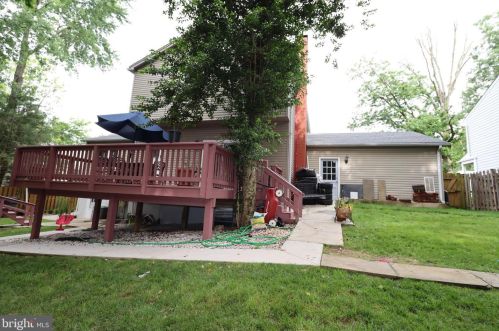 8005 Lake Pleasant Dr, Springfield VA  22153-3005 exterior