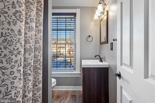 112 Lawrence St, Charles Town WV 25414-1514 exterior