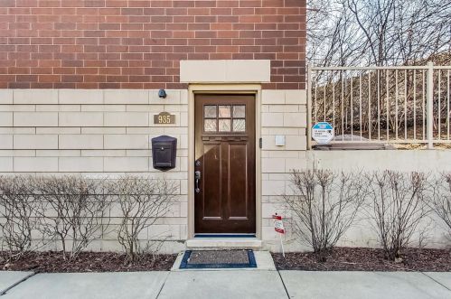 935 Fry St, Chicago, IL 60642-5485