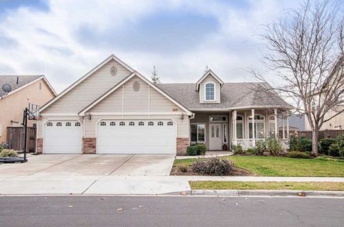 3219 Connelly Ave, Visalia, CA 93291-9751