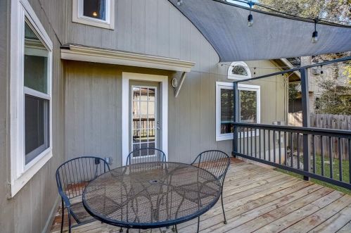 4000 Cortina Dr, Austin TX  78749-4924 exterior