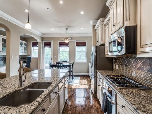 4233 Haskell Dr, Carrollton TX 75010-4280 exterior