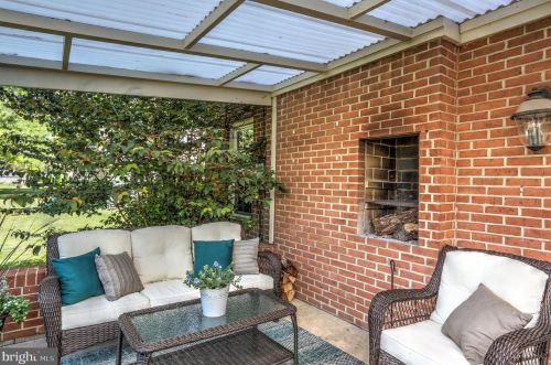 1220 Country Club Dr, Lancaster PA  17601-5208 exterior