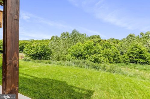 211 Ontario Dr, Falling Waters WV  25419-0059 exterior
