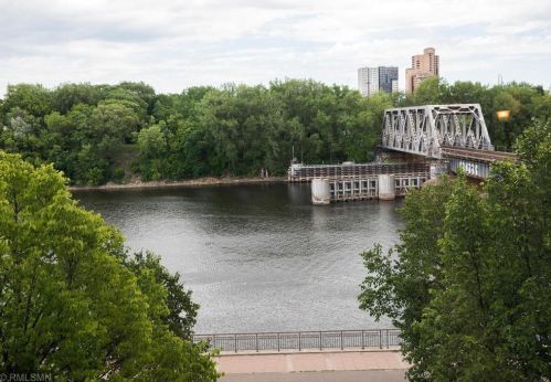 301 River Pkwy, Minneapolis MN  55455-0367 exterior