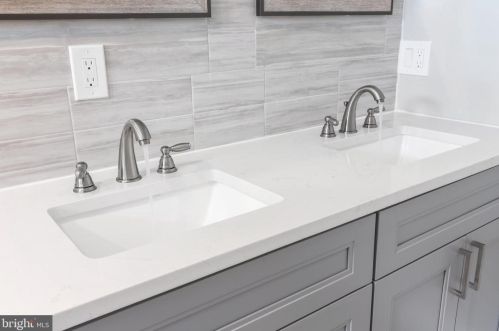 1937 4 St, Philadelphia PA 19140-2417 exterior